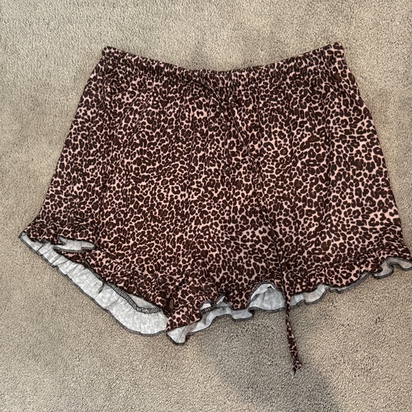 Leopard Print Ruffle Shorts - Picture 1 of 2